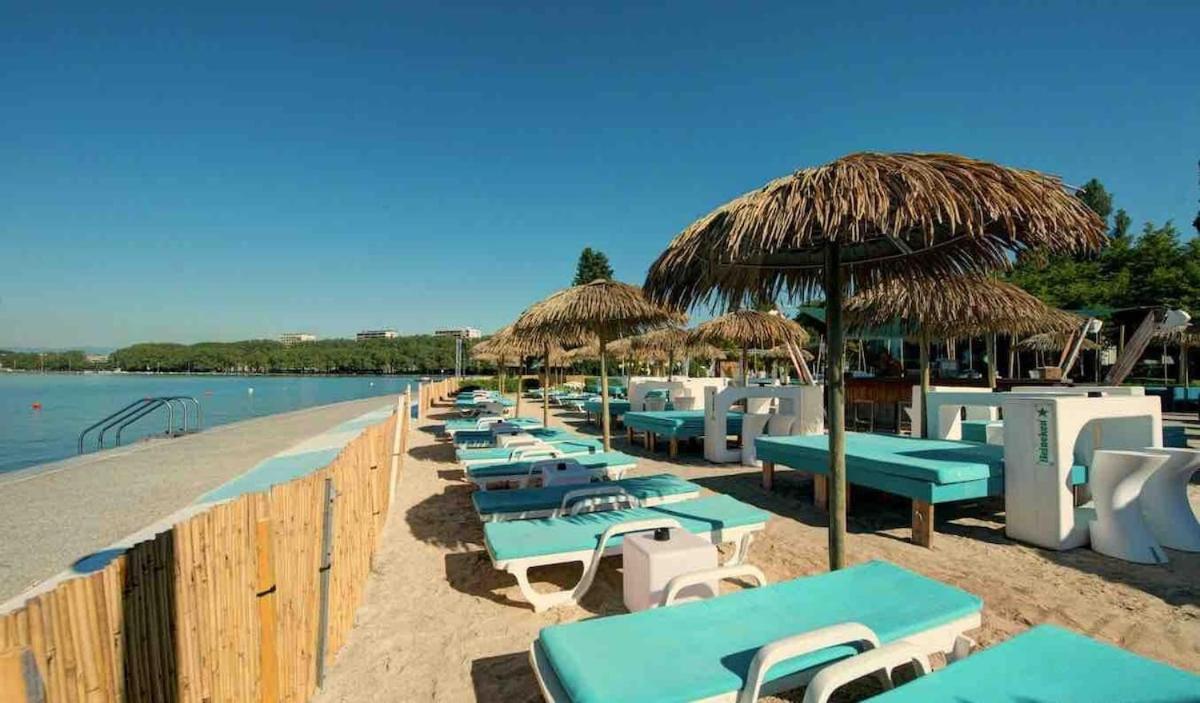 Golden Beach Parking Proche Du Lac Annecy Esterno foto