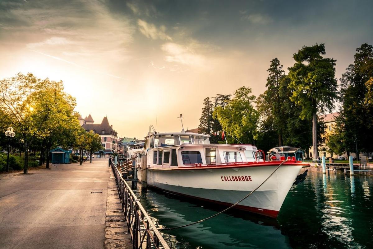 Golden Beach Parking Proche Du Lac Annecy Esterno foto